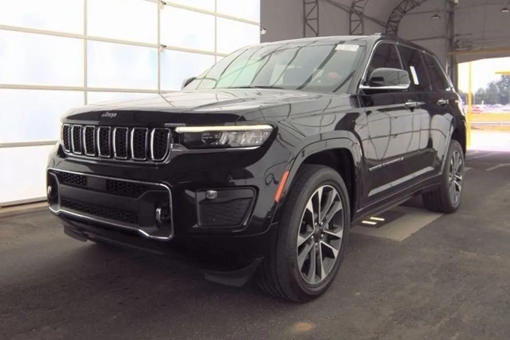2023 Jeep Grand Cherokee Overland photo 1