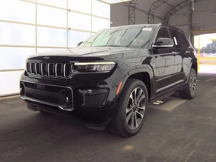 2023 Jeep Grand Cherokee Overland photo 1