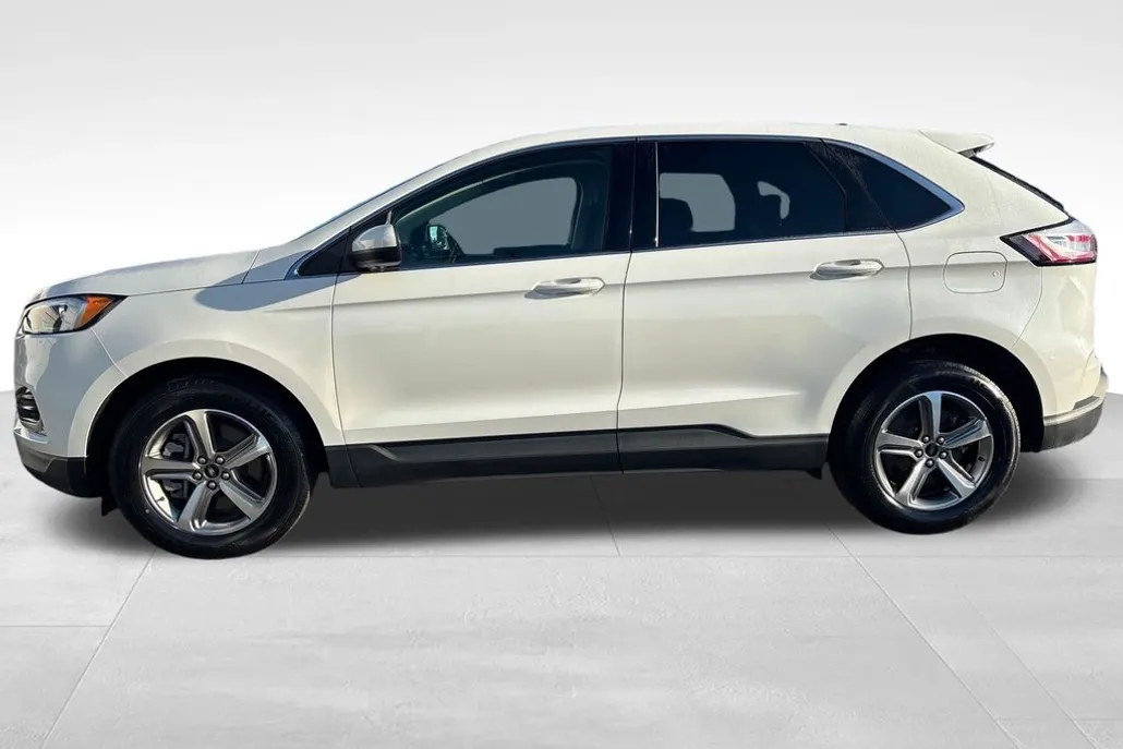 2024 Ford Edge SEL photo 1