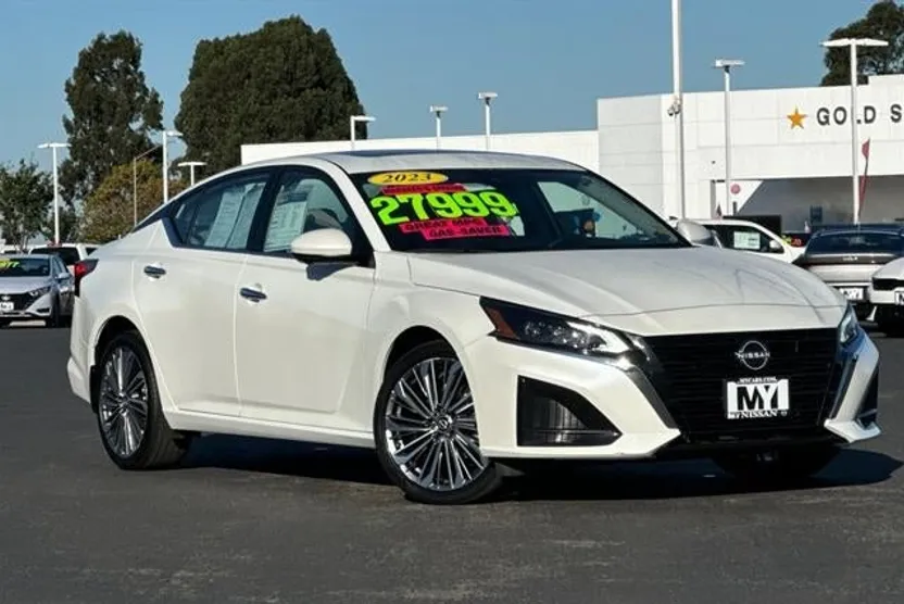 2023 Nissan Altima 2.5 SL photo 1