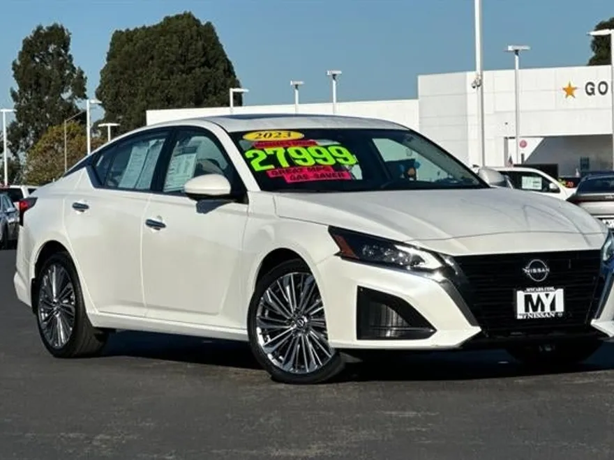 2023 Nissan Altima 2.5 SL photo 1
