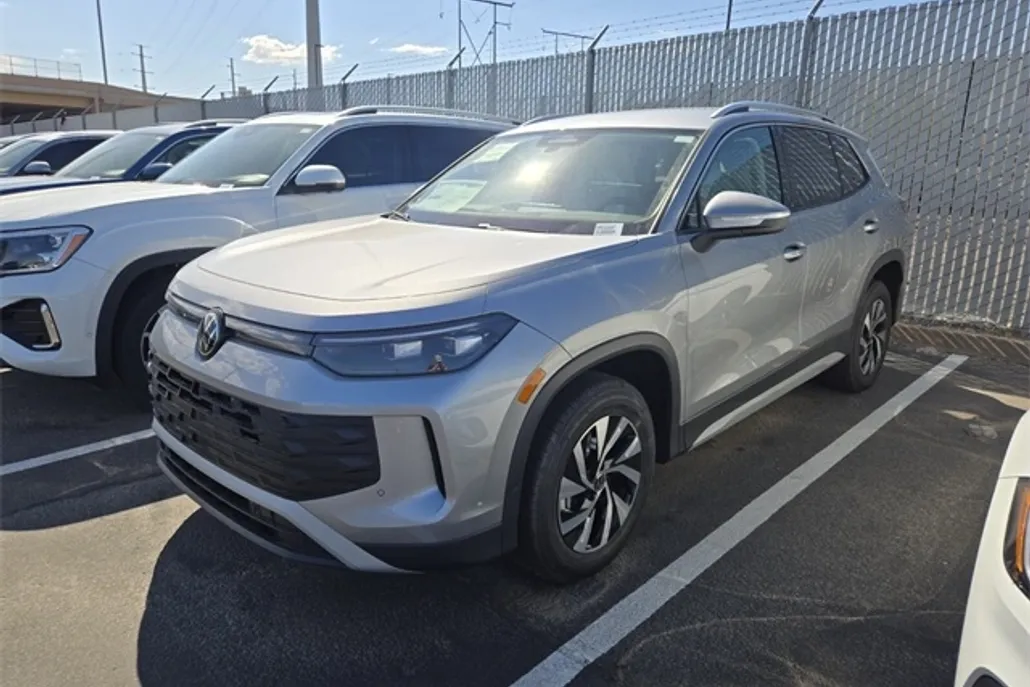 2025 Volkswagen Tiguan S photo 1