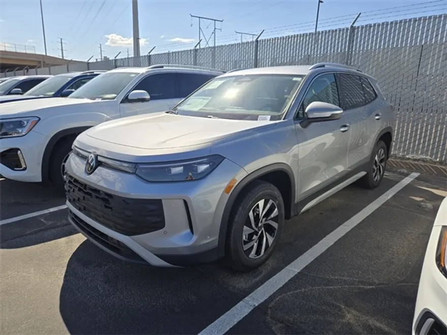 2025 Volkswagen Tiguan S photo 1
