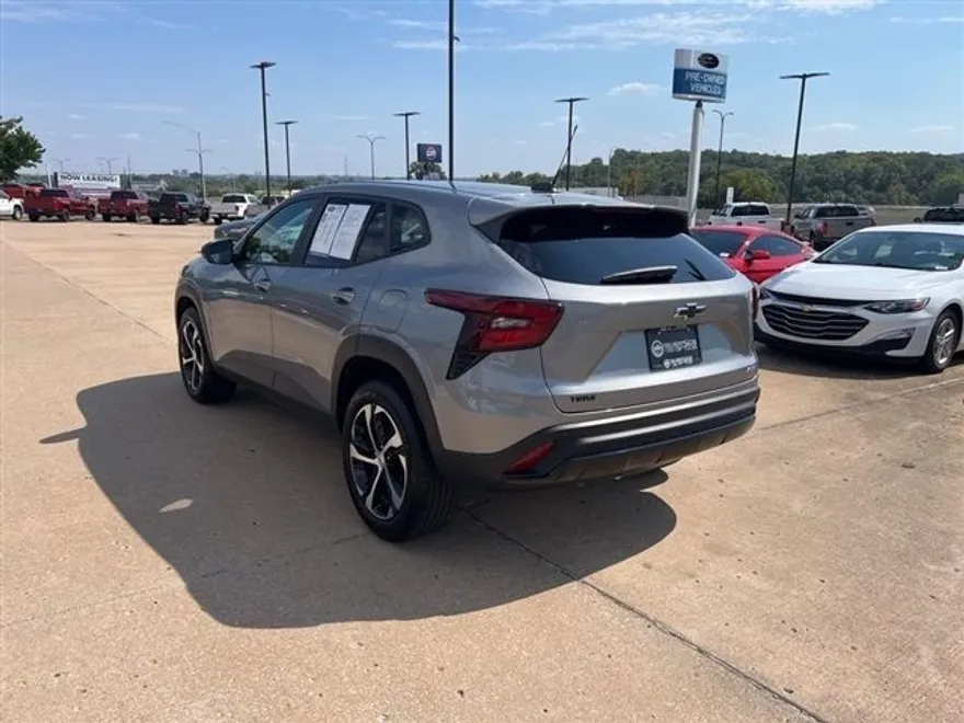 2025 Chevrolet Trax photo 1