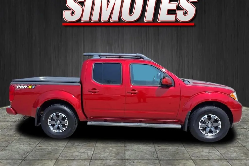 2017 Nissan Frontier PRO-4X Crew Cab photo 1