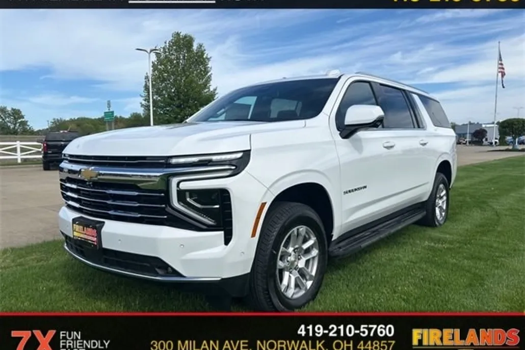 2025 Chevrolet Suburban LT photo 1