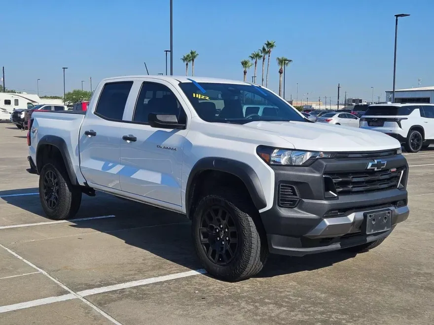2024 Chevrolet Colorado Trail Boss photo 1