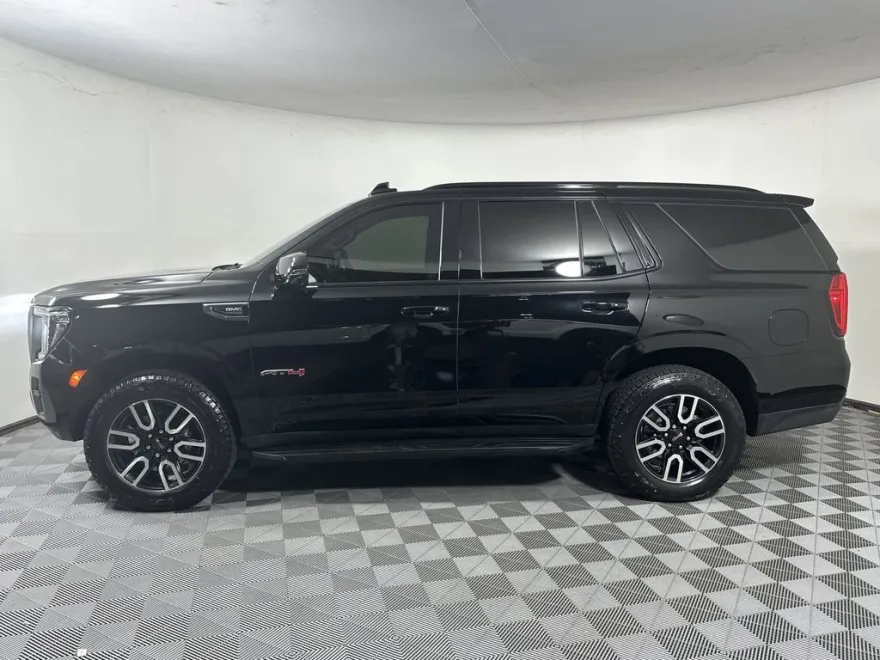 2023 Gmc Yukon AT4 photo 1