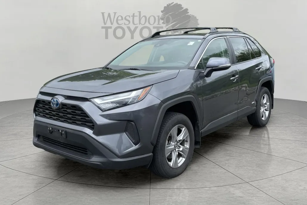 2023 Toyota RAV4 XLE photo 1