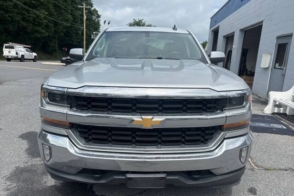 2018 Chevrolet Silverado 1500 LT photo 1