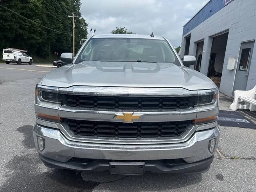 2018 Chevrolet Silverado 1500 LT photo 1