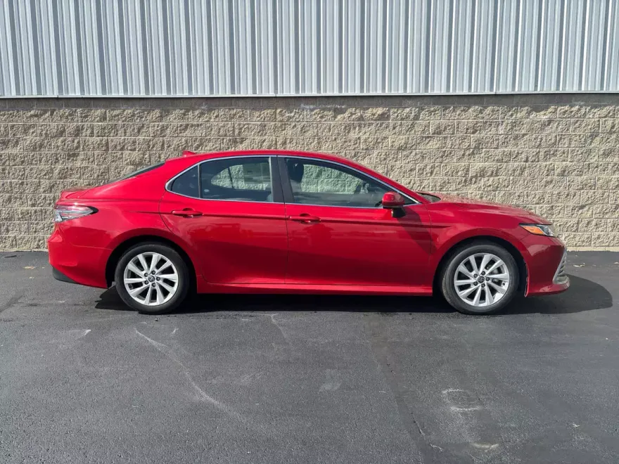 2024 Toyota Camry LE photo 1