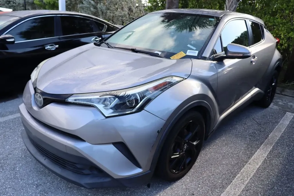 2018 Toyota C-HR XLE photo 1