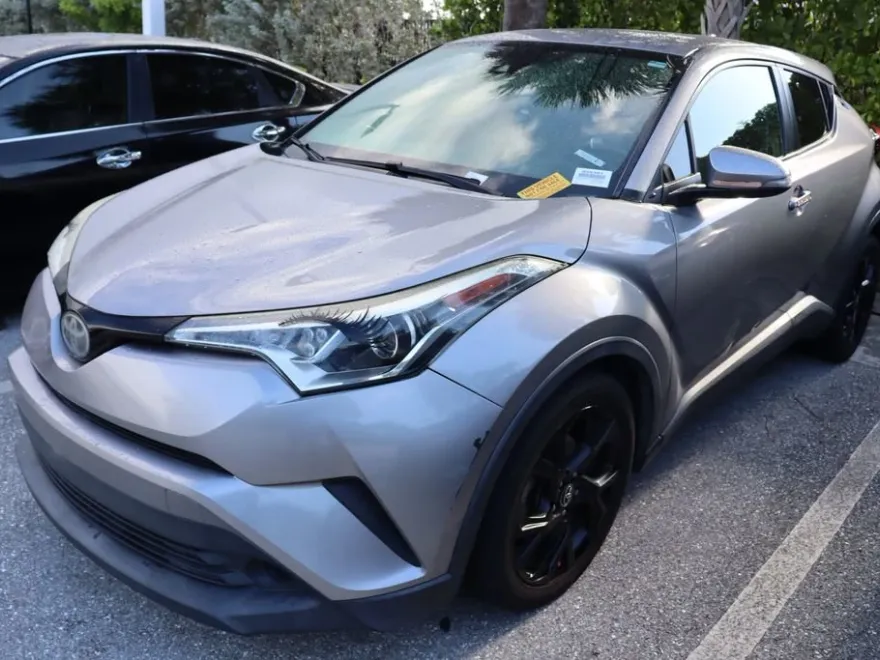 2018 Toyota C-HR XLE photo 1