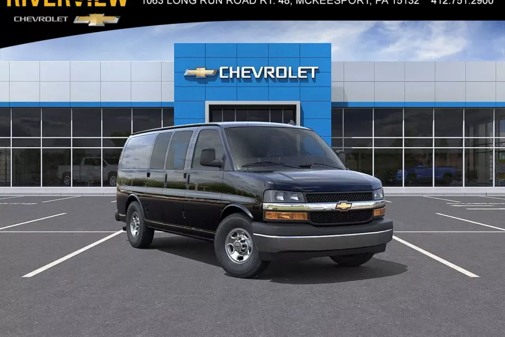 2025 Chevrolet Express Cargo 3500 photo 1