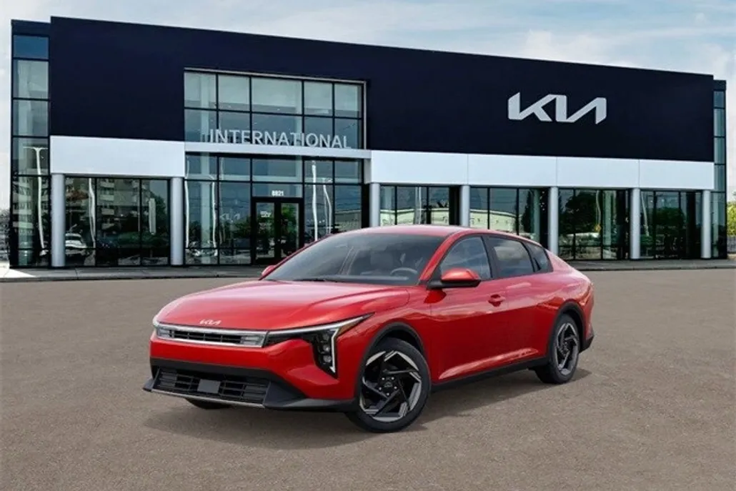 2025 Kia K4 EX photo 1