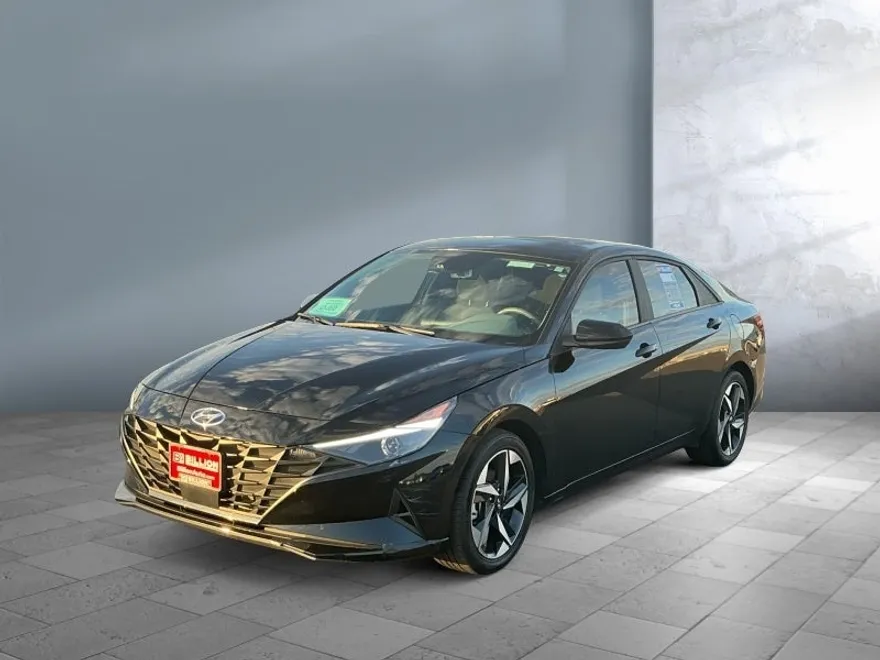 2023 Hyundai Elantra SEL photo 1