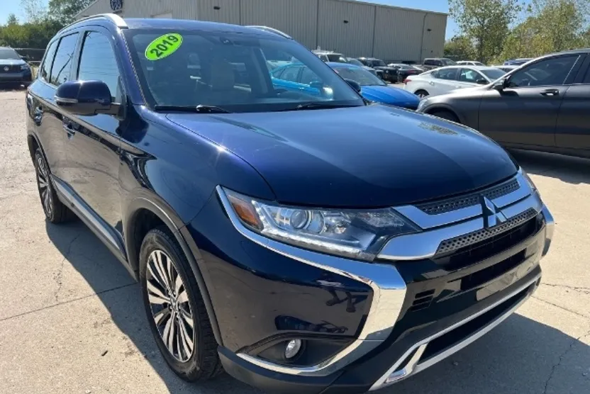 2019 Mitsubishi Outlander SEL photo 1