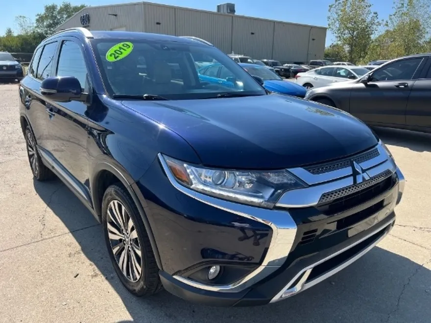 2019 Mitsubishi Outlander SEL photo 1