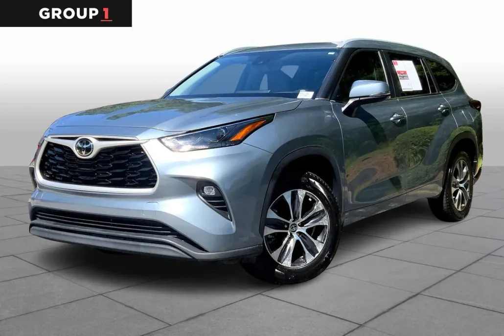 2023 Toyota Highlander XLE photo 1