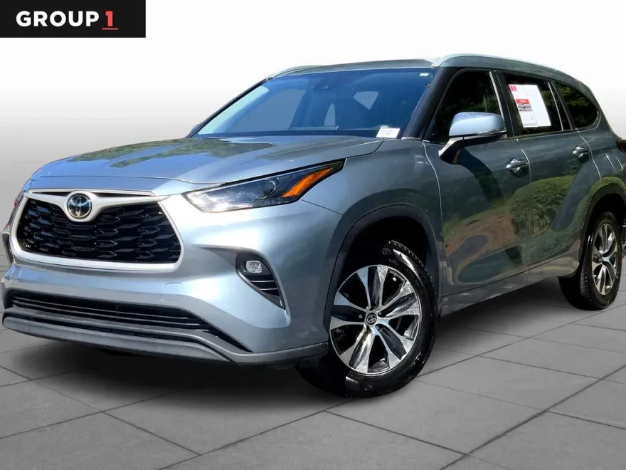 2023 Toyota Highlander XLE photo 1