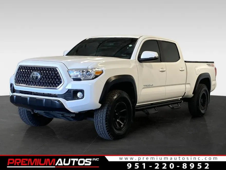 2018 Toyota Tacoma TRD photo 1