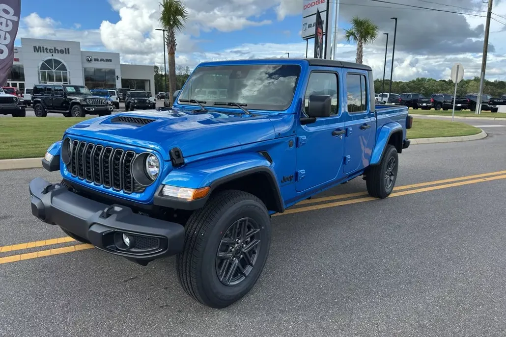 2025 Jeep Gladiator Sport S photo 1