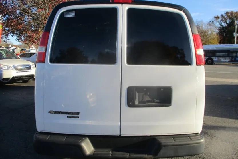 2015 Chevrolet Express 2500 Cargo Van photo 1
