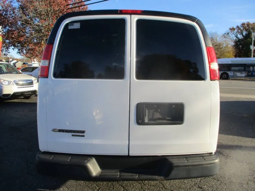 2015 Chevrolet Express 2500 Cargo Van photo 1