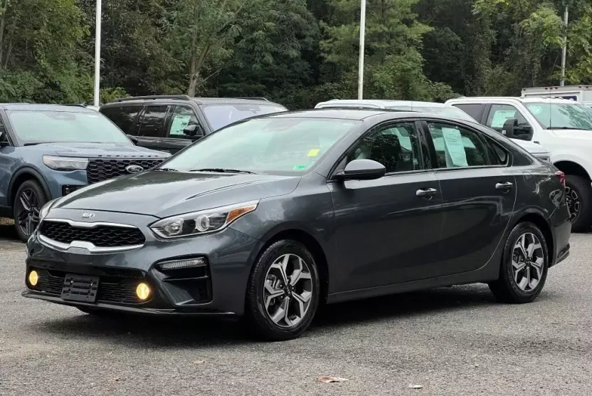 2021 Kia Forte LXS photo 1