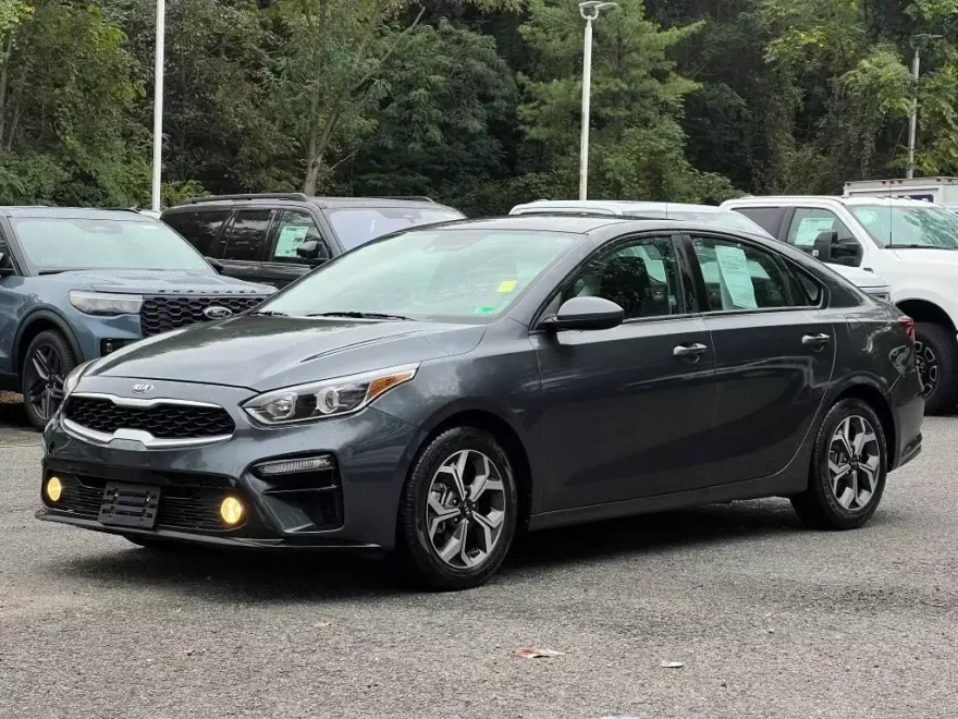 2021 Kia Forte LXS photo 1