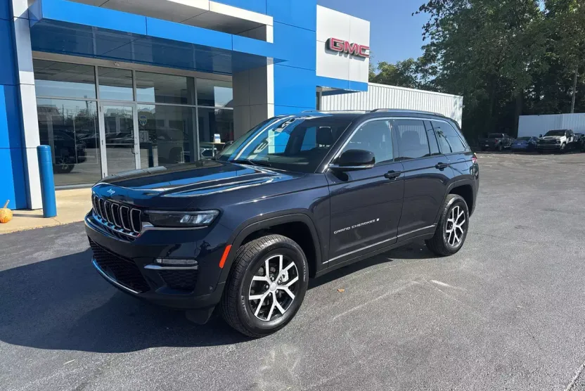 2023 Jeep Grand Cherokee Limited photo 1