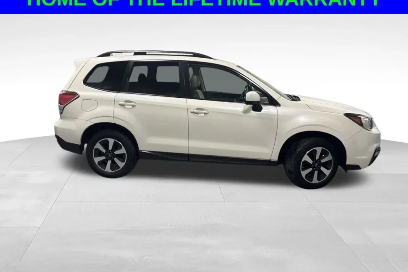 2017 Subaru Forester 2.5i Premium photo 1