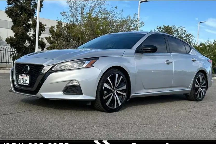 2022 Nissan Altima 2.5 SR photo 1