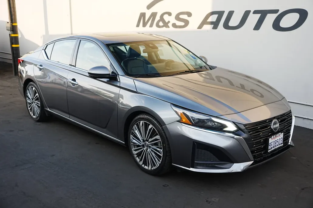 2023 Nissan Altima 2.5 SL photo 1