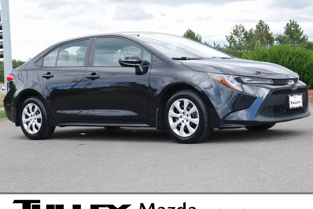 2021 Toyota Corolla LE photo 1