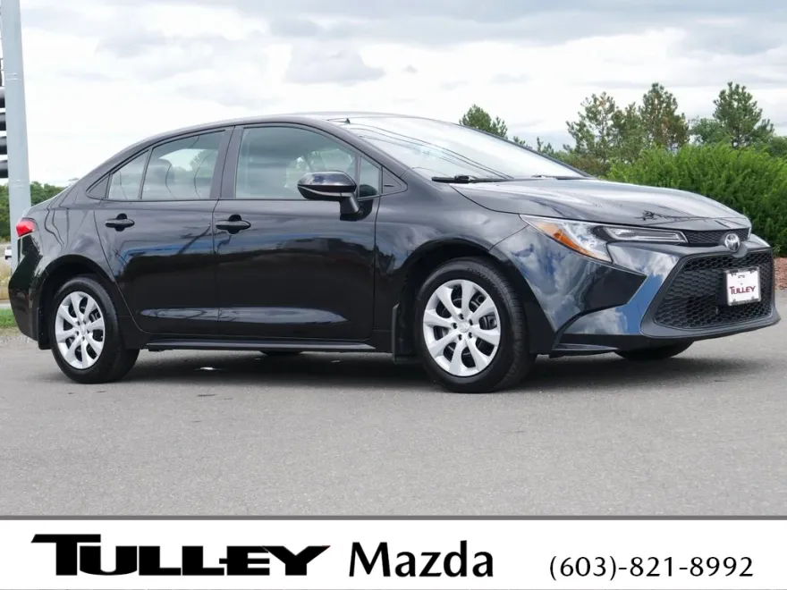2021 Toyota Corolla LE photo 1