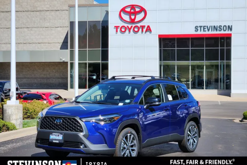2025 Toyota Corolla Cross XLE photo 1