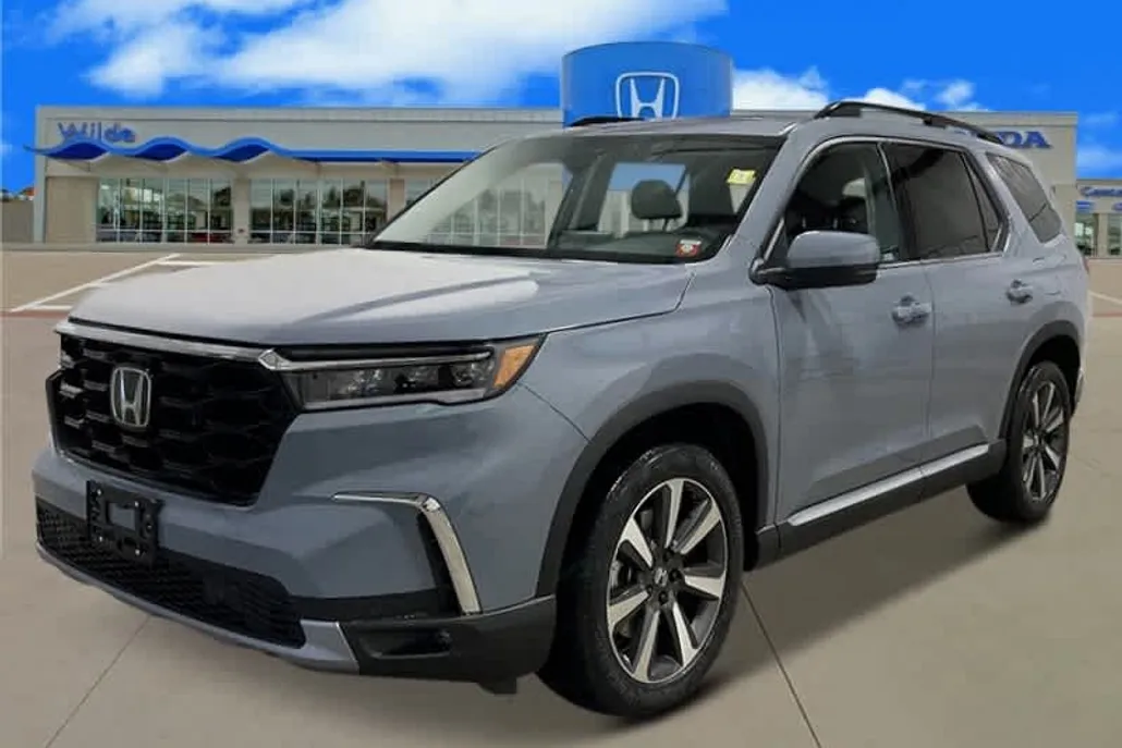2025 Honda Pilot Touring photo 1
