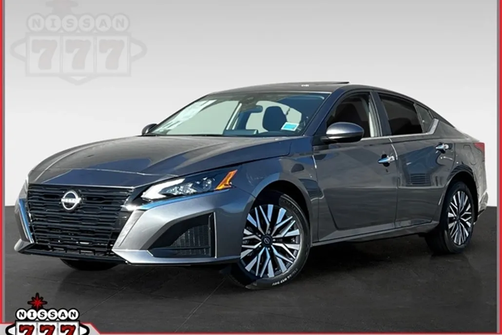 2025 Nissan Altima 2.5 SV photo 1