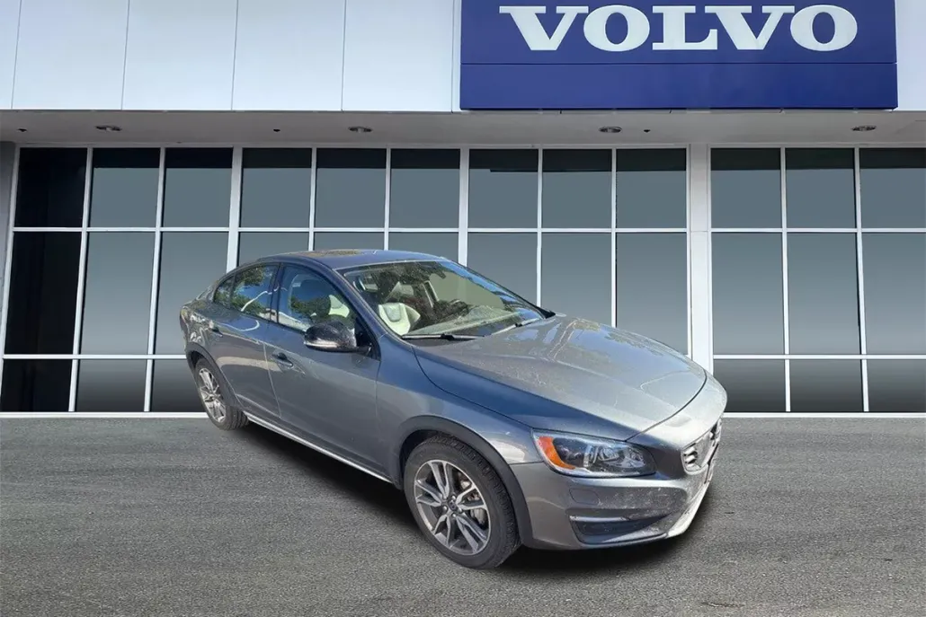 2016 Volvo S60 Cross Country T5 Platinum photo 1