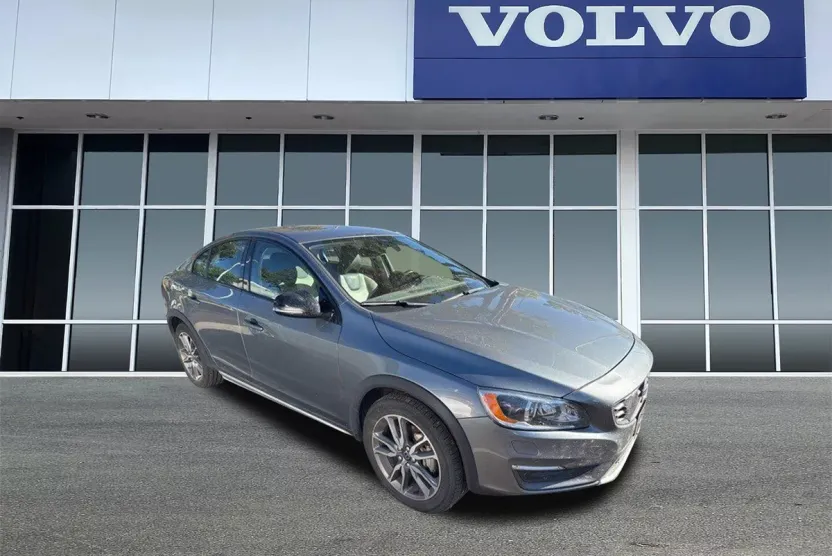 2016 Volvo S60 Cross Country T5 Platinum photo 1