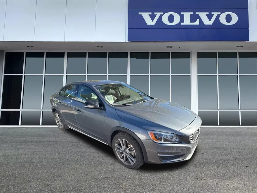 2016 Volvo S60 Cross Country T5 Platinum photo 1