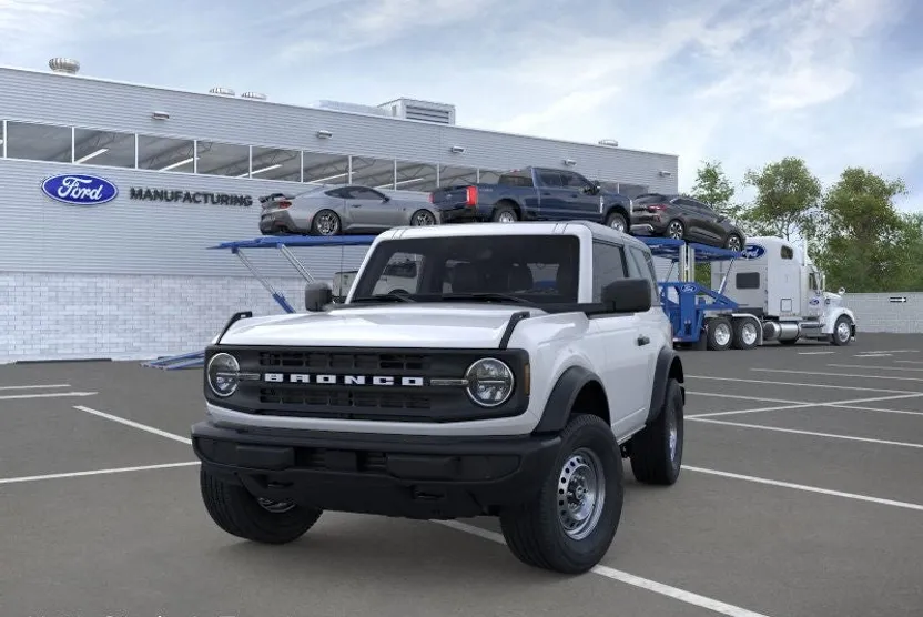 2025 Ford Bronco Base photo 1
