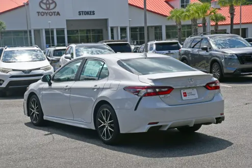 2023 Toyota Camry Hybrid SE photo 2