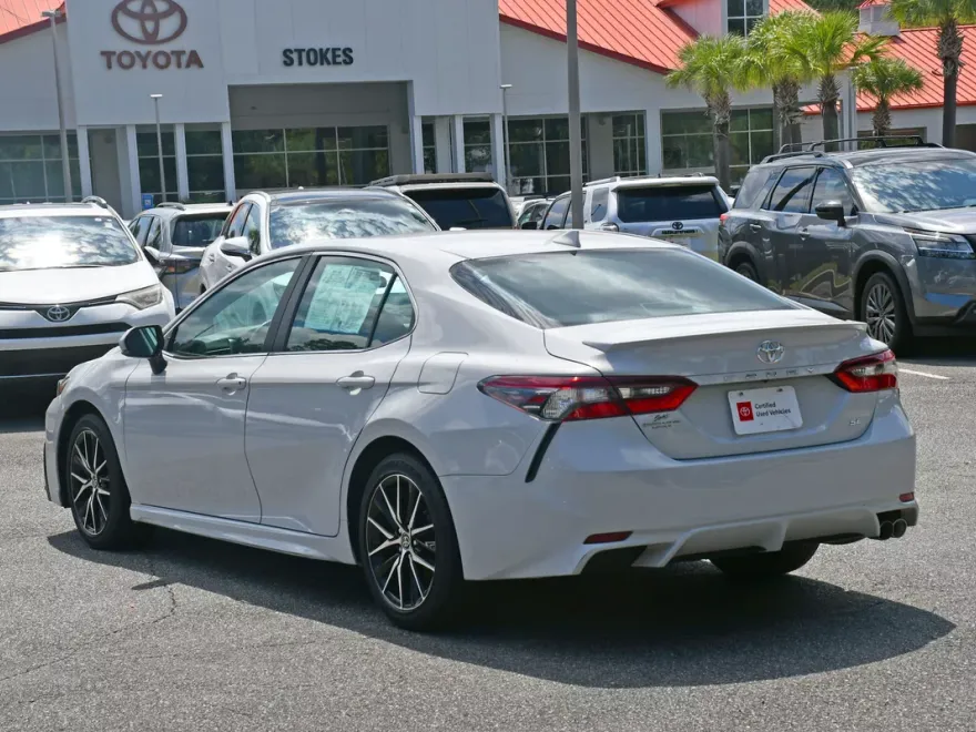 2023 Toyota Camry Hybrid SE photo 2