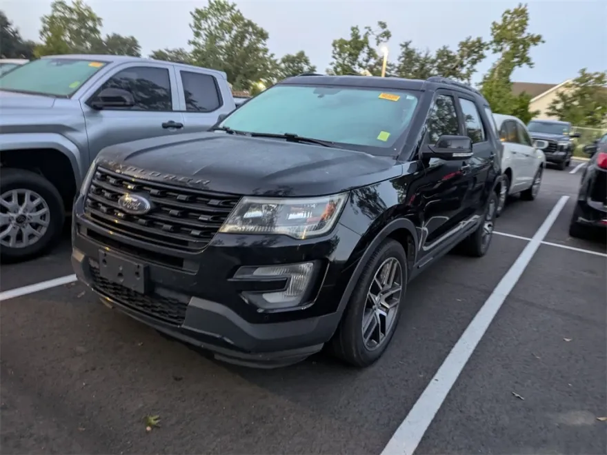 2017 Ford Explorer Sport photo 1