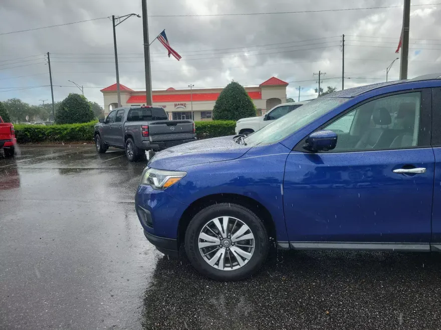 2020 Nissan Pathfinder SL photo 1