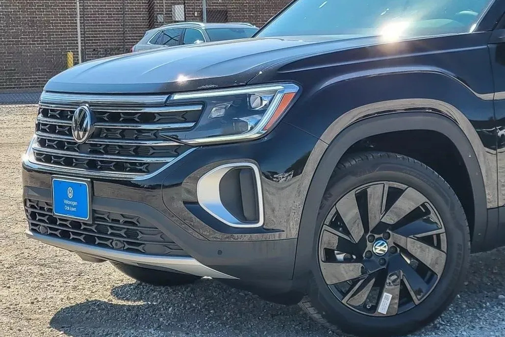 2026 Volkswagen Atlas SE Technology photo 1