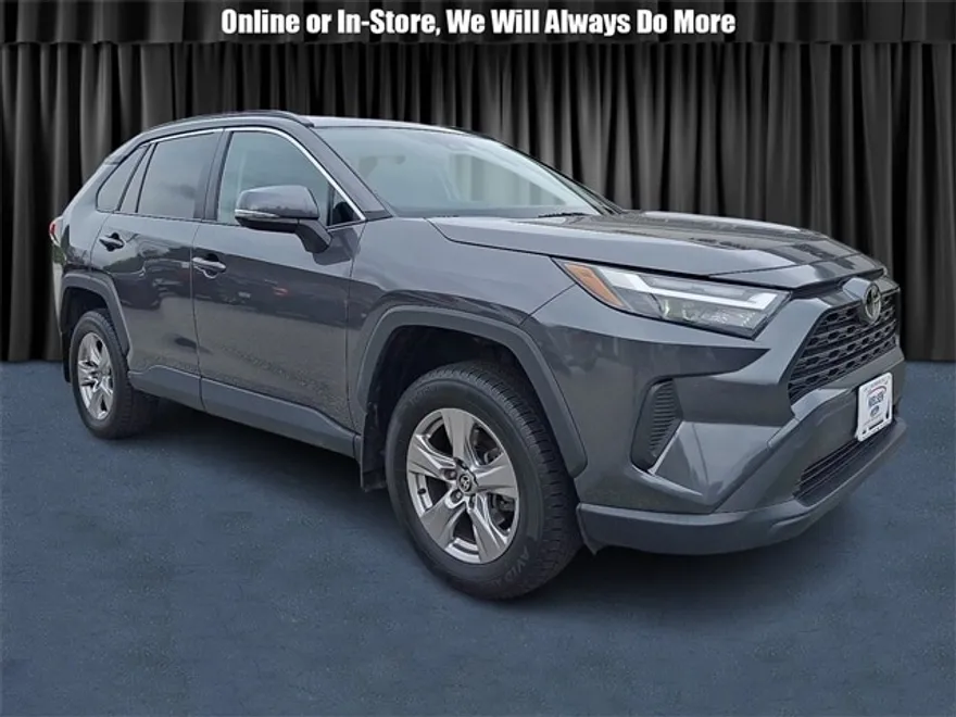 2022 Toyota RAV4 XLE photo 1